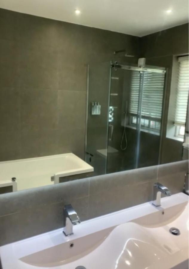 Wandsworth, South London Deluxe King Room 4 Екстериор снимка