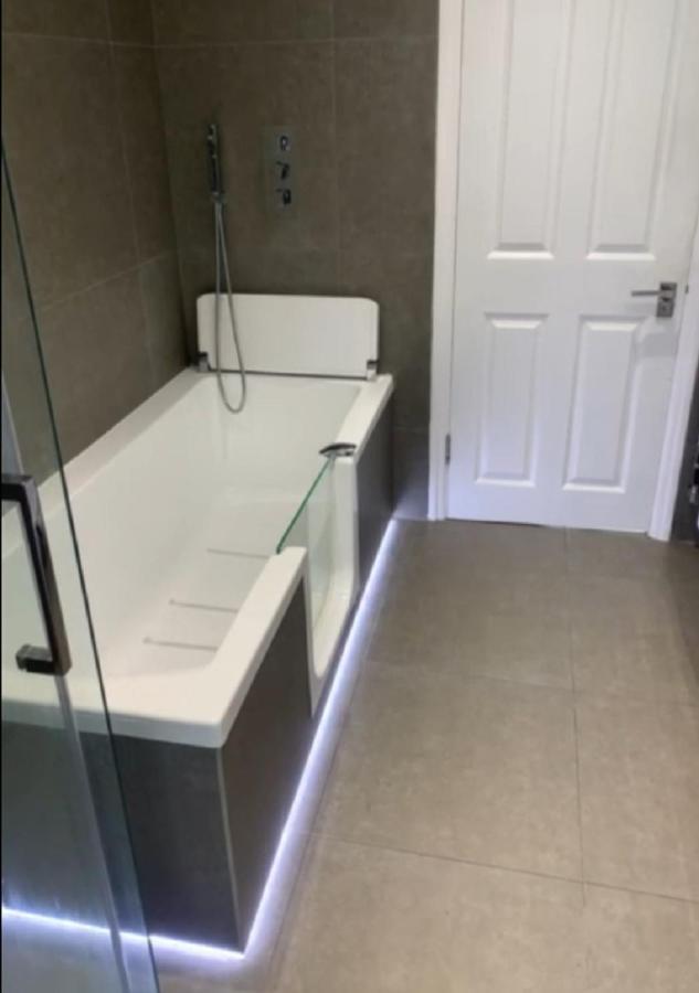 Wandsworth, South London Deluxe King Room 4 Екстериор снимка